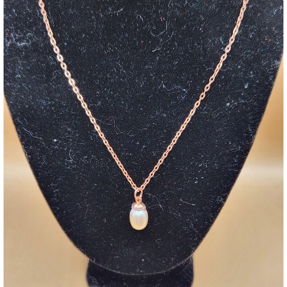 Pink Pearl and Rose Gold Pendant Necklace